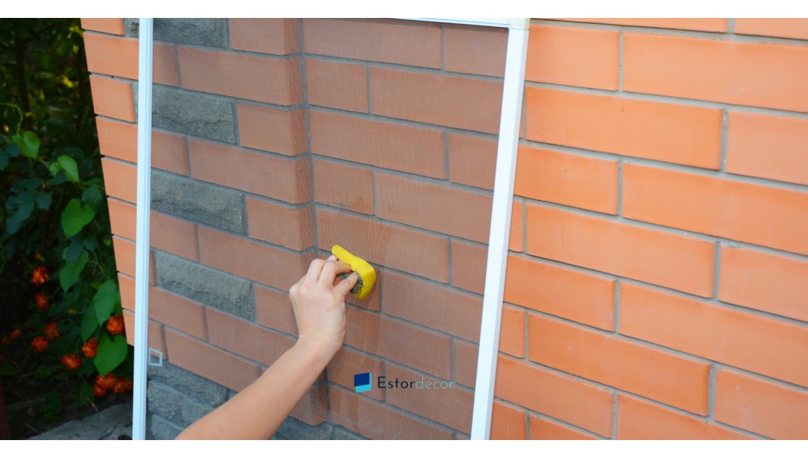 Guía: Cómo mantener tus mosquiteras limpias en verano